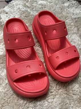 CROCS like new Neon Watermelon Crush Sandals salmon pink coral Size 8
